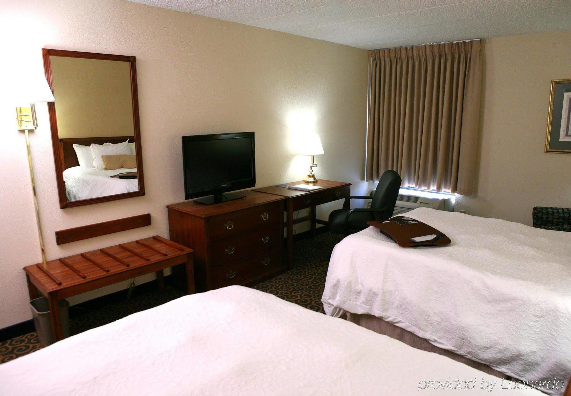 Hampton Inn Cincinnati Eastgate Room photo